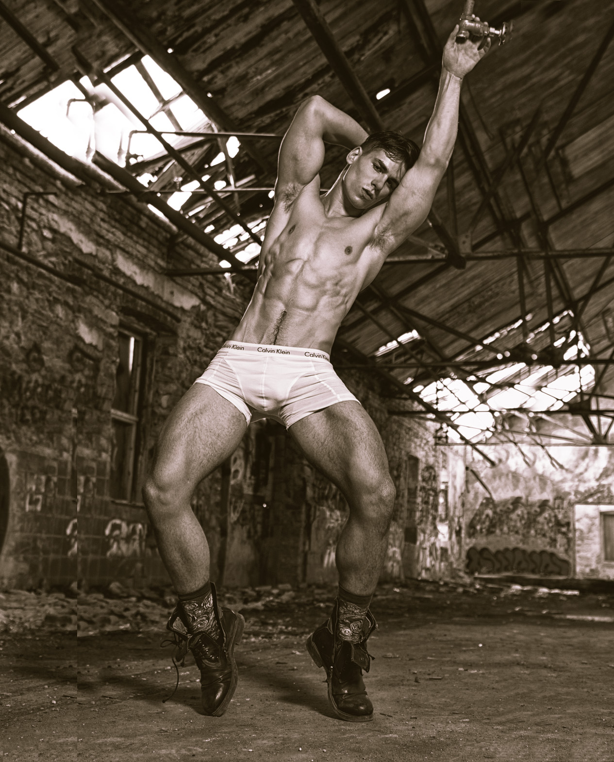 Keeping The Models on Their Toes - Dragan Pecin by @PaulJamnicky 
.
@SpectacularBody @hotfitmenonly @hot_connection2