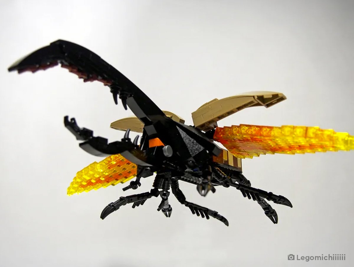 LEGO_Group's tweet photo. These awesome builds make us buzz with happiness. 🐞 📸: LEGOmichiiiiii #FanFriday https://t.co/hKXq9vlpvm