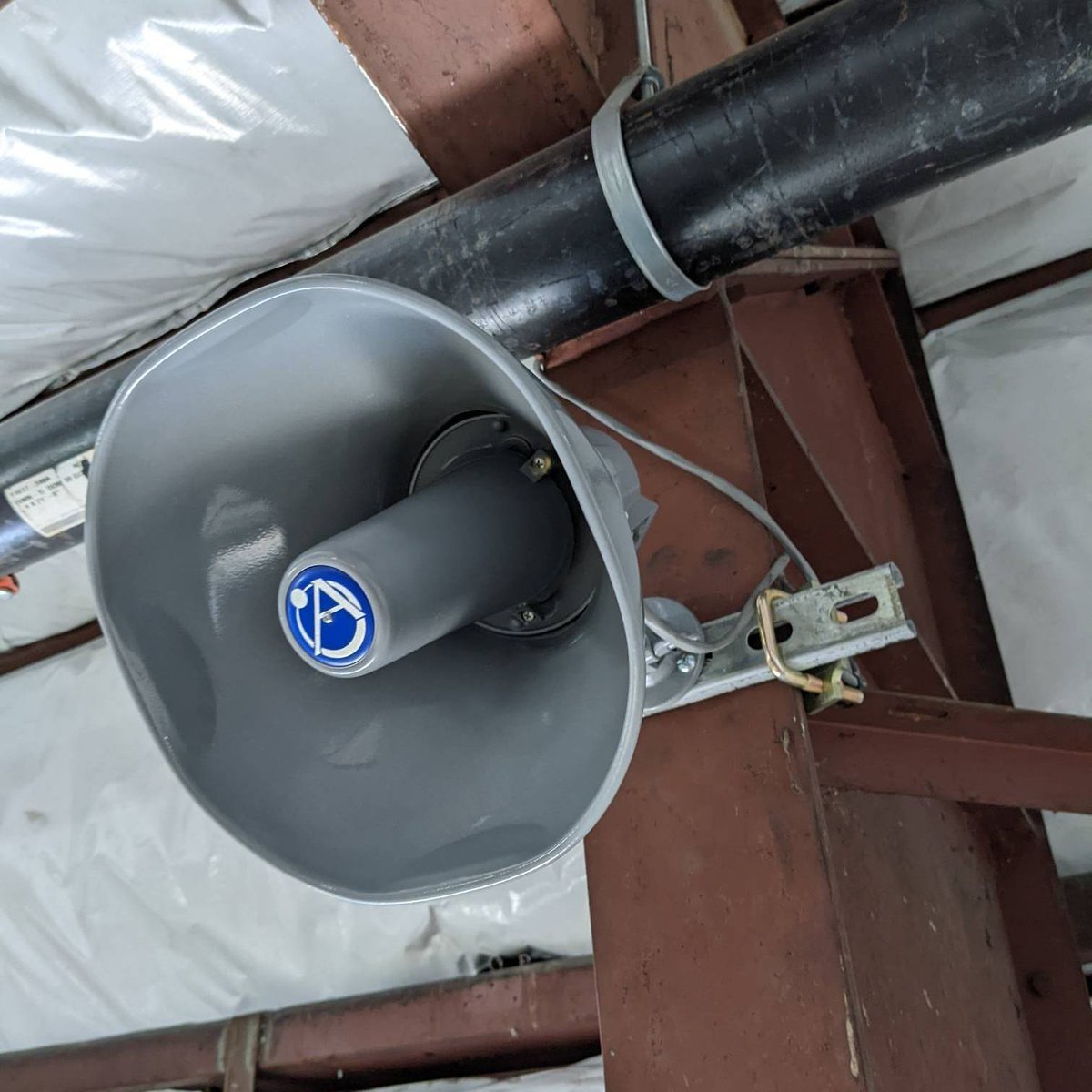 SandsTechAV's tweet image. Paging systems, calling #proAV TECHs to the office,
your installation mastery is needed!

Most large warehouse buildings are equipped with some type of paging system.

Speakers are connected to the existing local phone system for Alerts and paging.