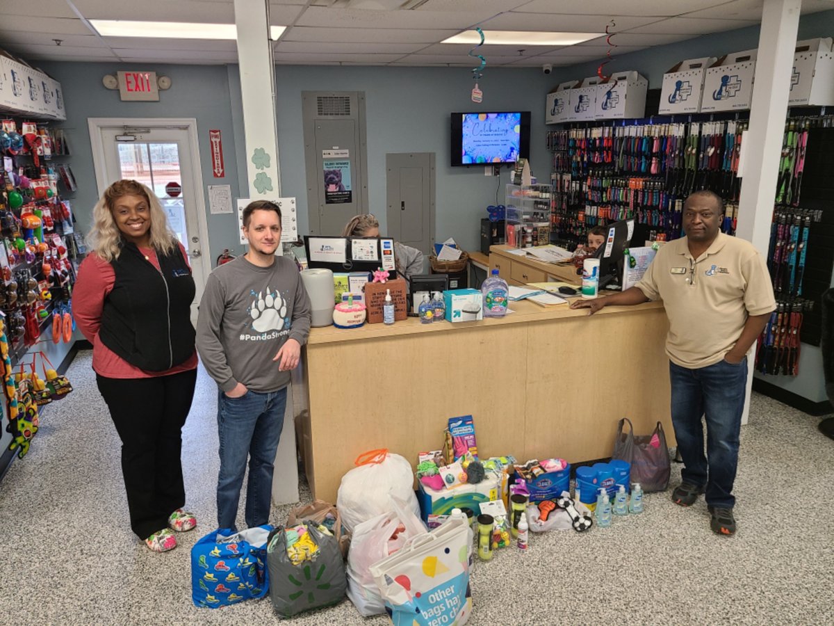 EastPoint_SC's tweet photo. Panda Council is Pawsitively Pawesome after recently organizing  a donation drive for Pets Inc.! 🐶🐱 @PETSincCarolina #petsinc #thisiswhyweeastpoint #beniceworkhard #ProudPastBrightFuture https://t.co/AnyPOWtYpx