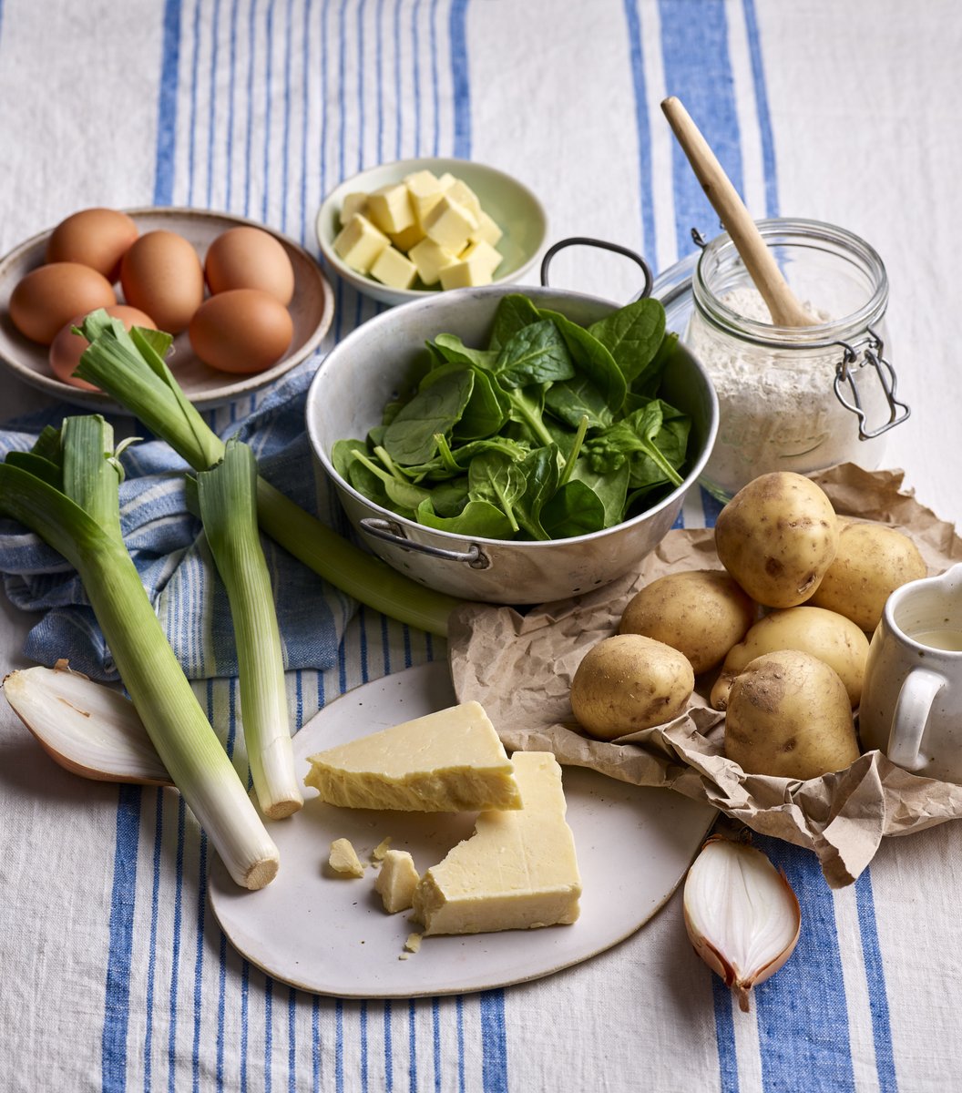 FordFarmCheese's tweet photo. West Country Homity Pie with Cave Aged Cheddar. The creamy flavour of our rich, vintage cheddar, with its sweet and earthy notes, are perfect with the potatoes, leek and spinach in this classic West Country pie.
#cheeserecipes #cheeseinspo #britishpieweek #pieweek #homitypie https://t.co/DpbFWu9dZi