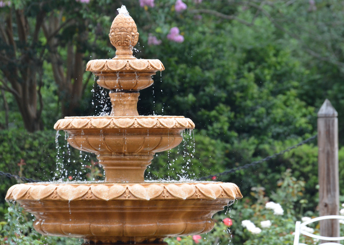 FWGdesigns's tweet photo. Did you know a water feature can help reduce noise? If your property is on a busy street, a water feature can help reduce street noise and create a more relaxed environment. https://t.co/Y8tJICDXnj