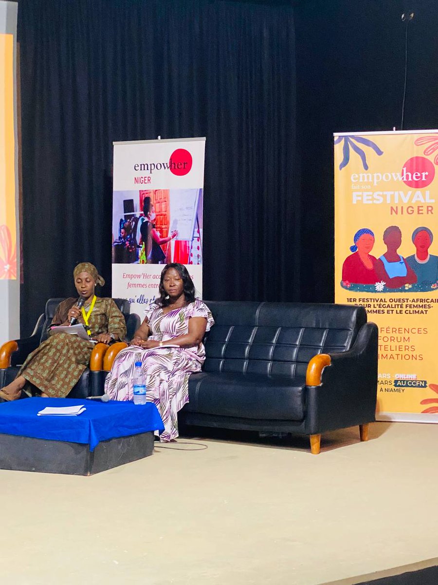 AloakinnouB's tweet photo. "Les féminismes Africains" c'était la conférence qui vient de s'achever animé par @benebailou31 de #Femin'in @MichelineKabore de @ipbfpananetugri et #Djalil Amal Auteure écrivaine. On a beaucoup appris des pressions sociales mais de l'origine même du féminisme africain. https://t.co/AqOnmxlOba