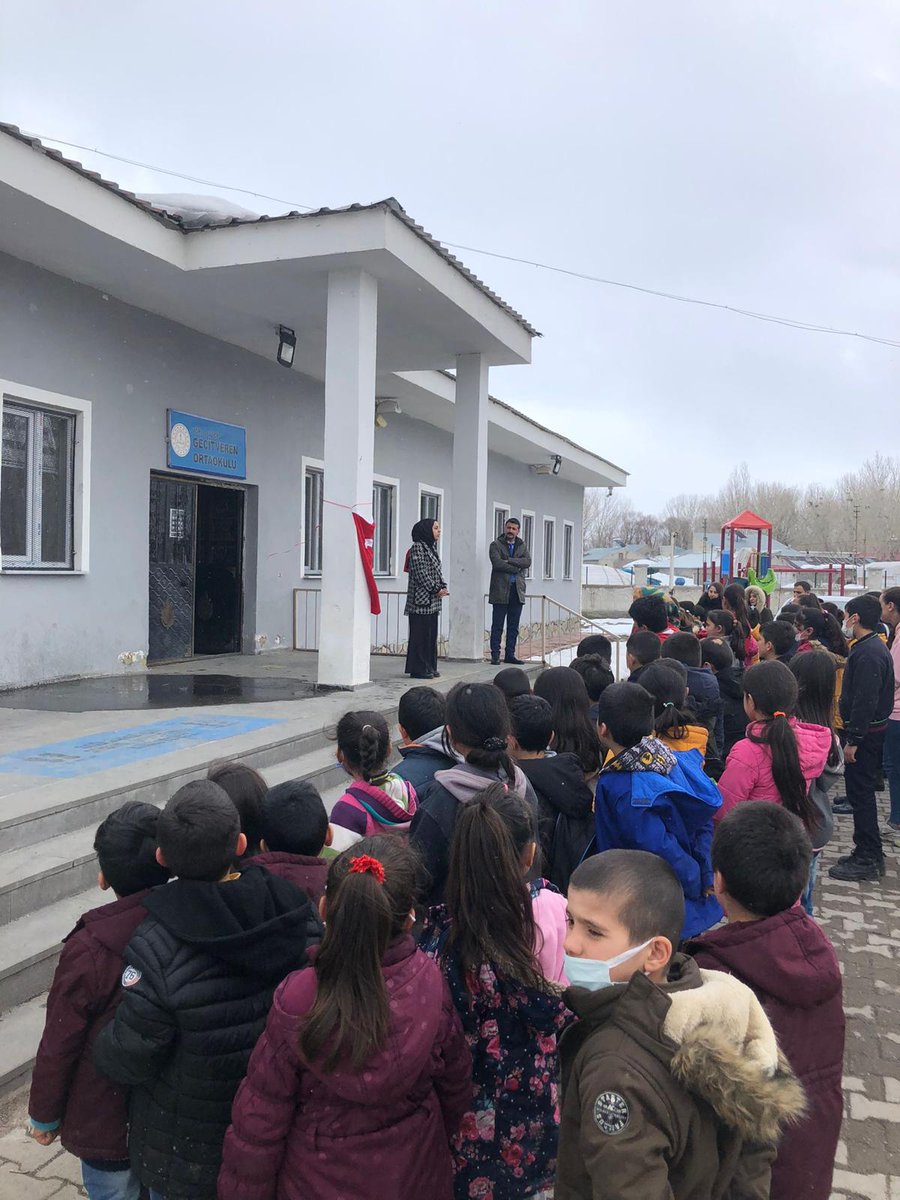 gctvrnokulu's tweet photo. "12 Mart İstiklal Marşının Kabulü ve Mehmet Akif Ersoy'u Anma Günü" kapsamında okulumuzda tören düzenlendi.🇹🇷🇹🇷🇹🇷 @taslicaymem @Ahmetkaya0404 @mustafayldz_85 @mhmtgksuu https://t.co/FsWU4VR7Gv