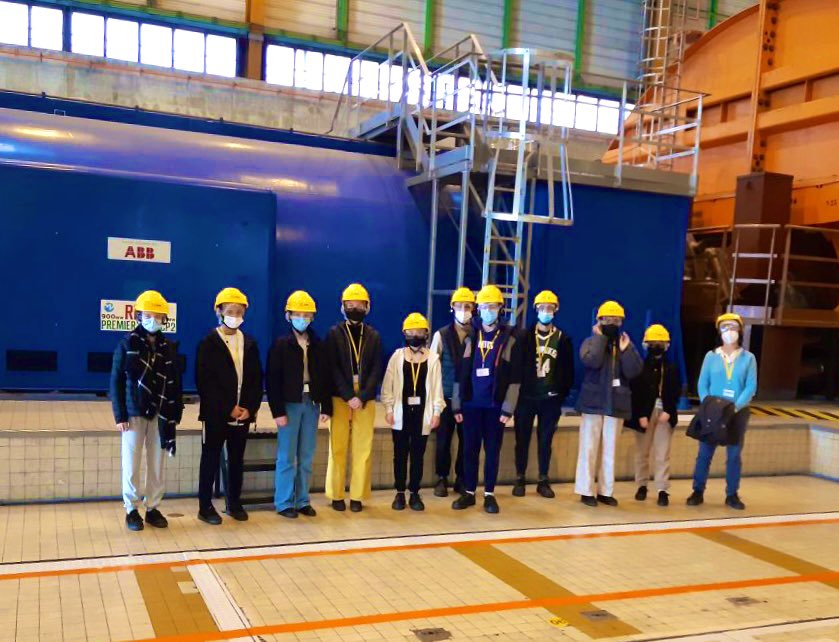 EDFSaintLaurent's tweet photo. Toute la semaine, nous avons souhaité la bienvenue aux élèves 👷‍♀️👷‍♂️de 3ème du collège de #Beaugency, curieux de découvrir les coulisses de la production d’#électricité 💡 voisine made in Saint-Laurent! https://t.co/2Y1BlPP2PO