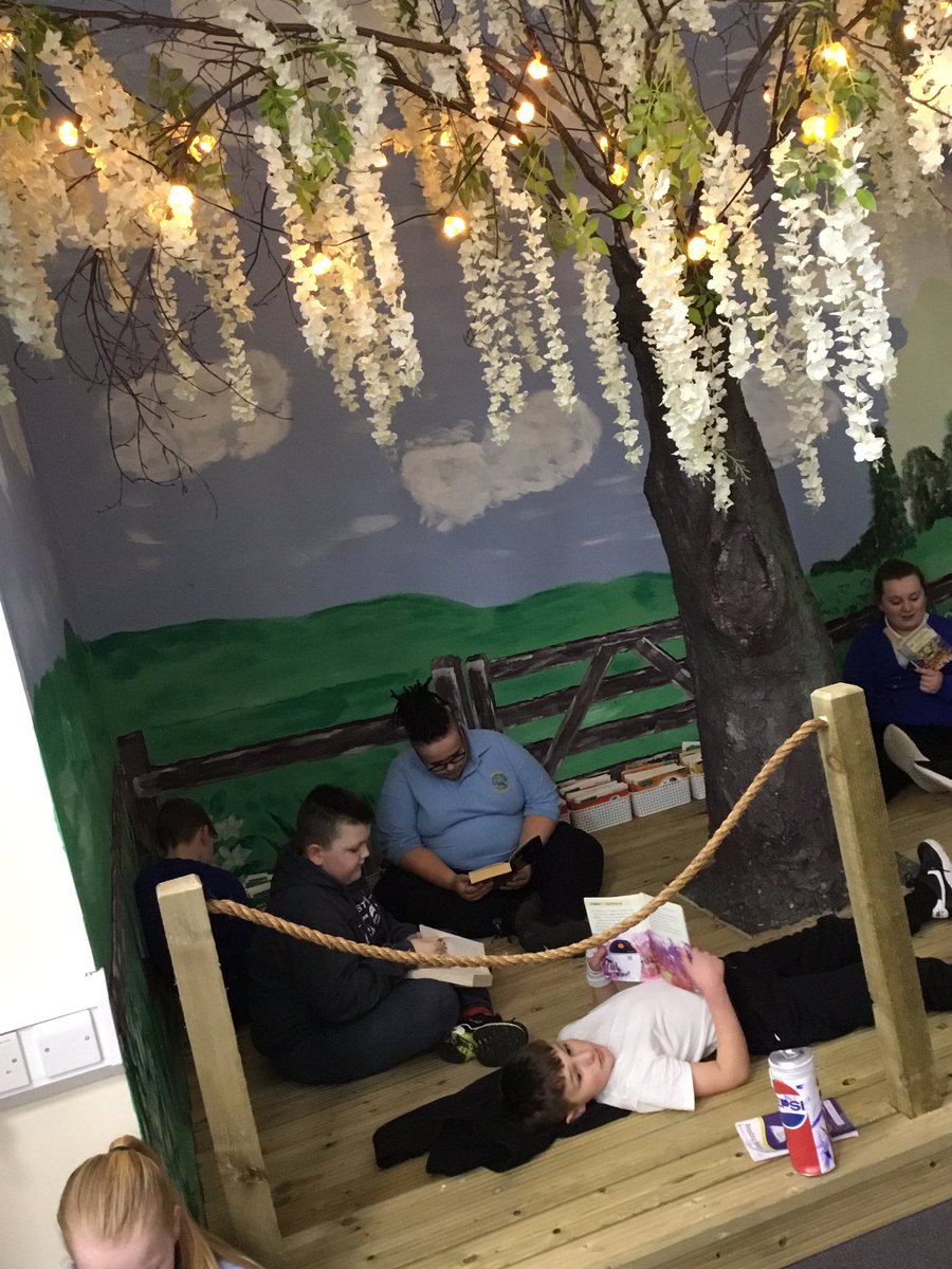 MrsMason_74's tweet image. ⭐️📚Our reading session was slightly different today, we chose a book from our library, got comfortable under our beautiful tree &amp;amp; then recorded ourselves to help with our reading fluency 📚⭐️ @simonsideschool @MrsWrig95111160 @MrsAllsopp1 #reading #enjoyment #schooltree #year6