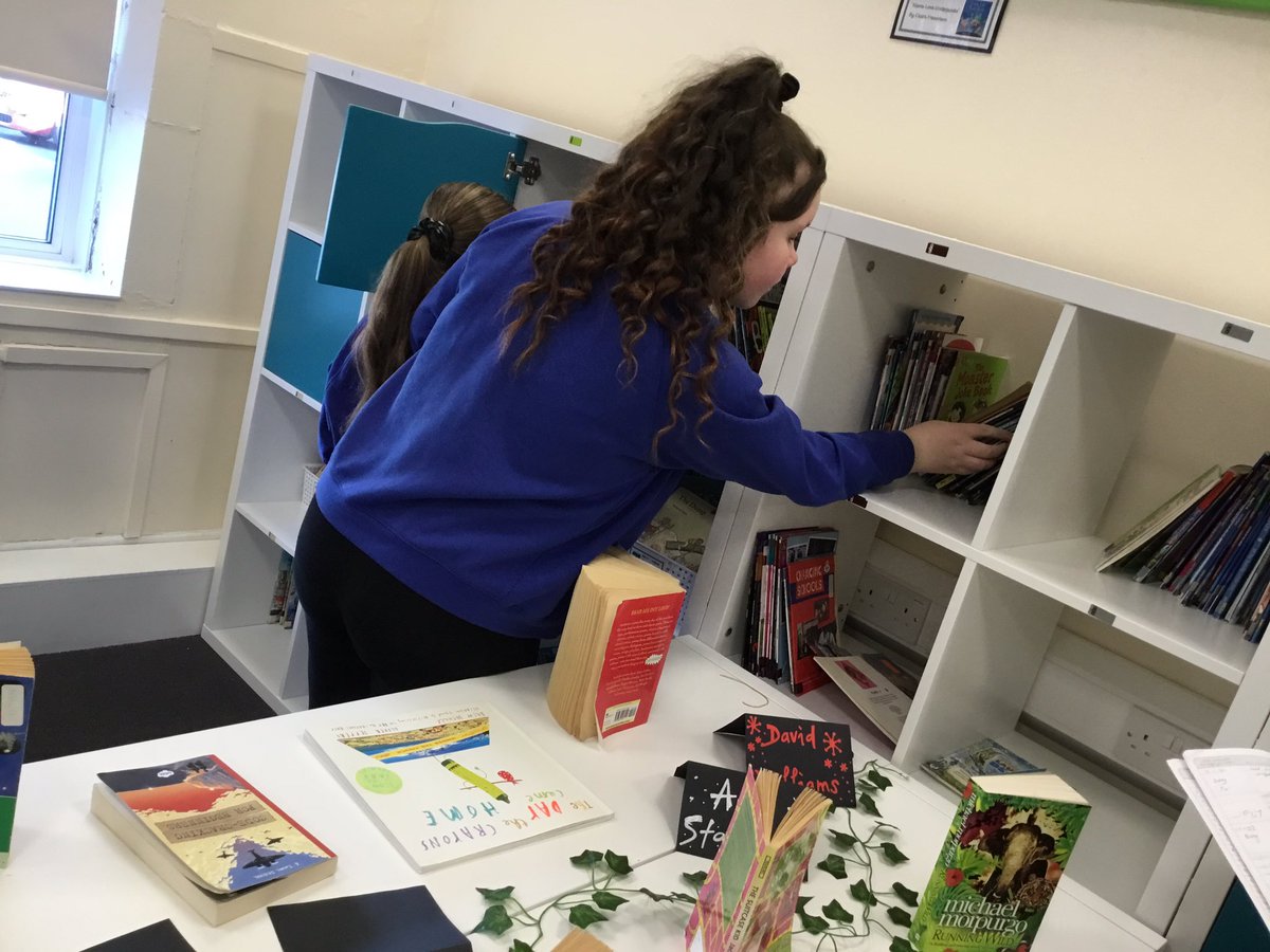 MrsMason_74's tweet image. ⭐️📚Our reading session was slightly different today, we chose a book from our library, got comfortable under our beautiful tree &amp;amp; then recorded ourselves to help with our reading fluency 📚⭐️ @simonsideschool @MrsWrig95111160 @MrsAllsopp1 #reading #enjoyment #schooltree #year6