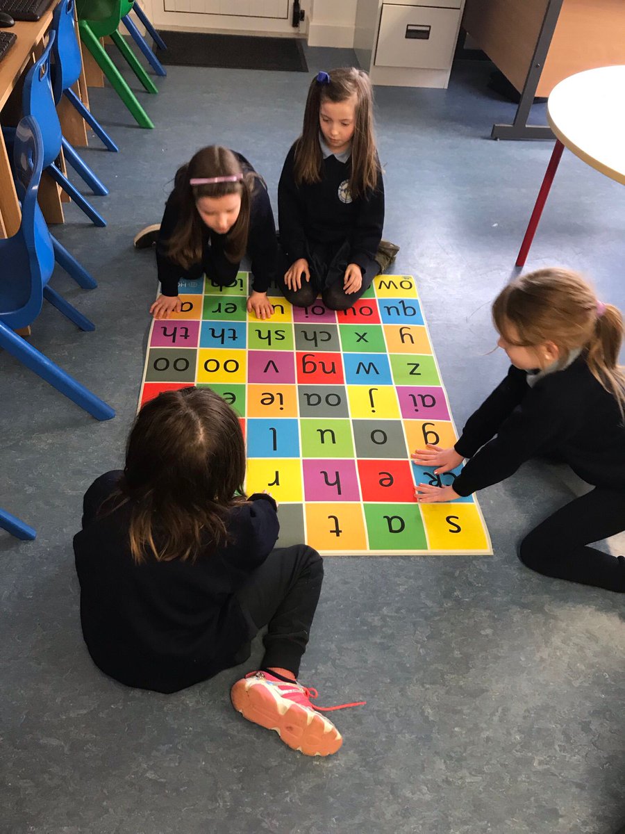 FaughartCNS's tweet photo. It was fun using our E.a.R.L Coding Robotย to revise our phonics during #EngineeringWeek2022 @HopeEducationUK https://t.co/iv5WNmppWM