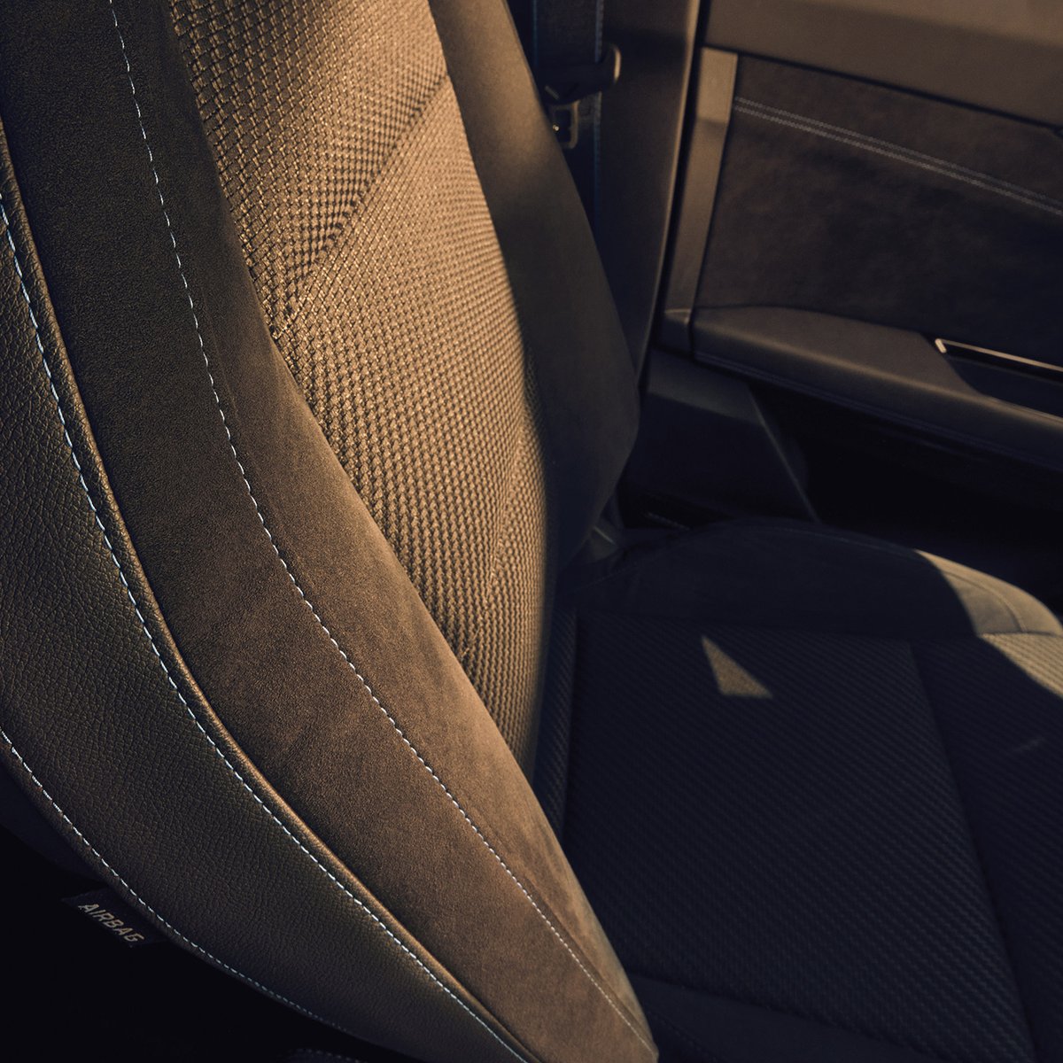 renault_uk's tweet image. all new Renault Austral SUV E-Tech hybrid has an interior design that prioritises both comfort and quality, with a luxurious finish and more backseat legroom than any other SUV on the market.
#techcontrol #takecontrol #Renault #Austral #ETech #hybrid #SUV