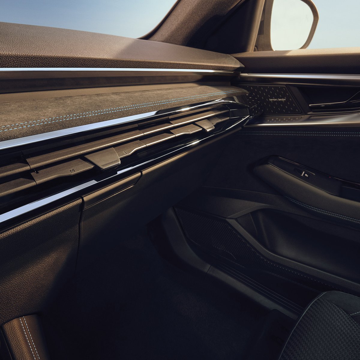 renault_uk's tweet image. all new Renault Austral SUV E-Tech hybrid has an interior design that prioritises both comfort and quality, with a luxurious finish and more backseat legroom than any other SUV on the market.
#techcontrol #takecontrol #Renault #Austral #ETech #hybrid #SUV