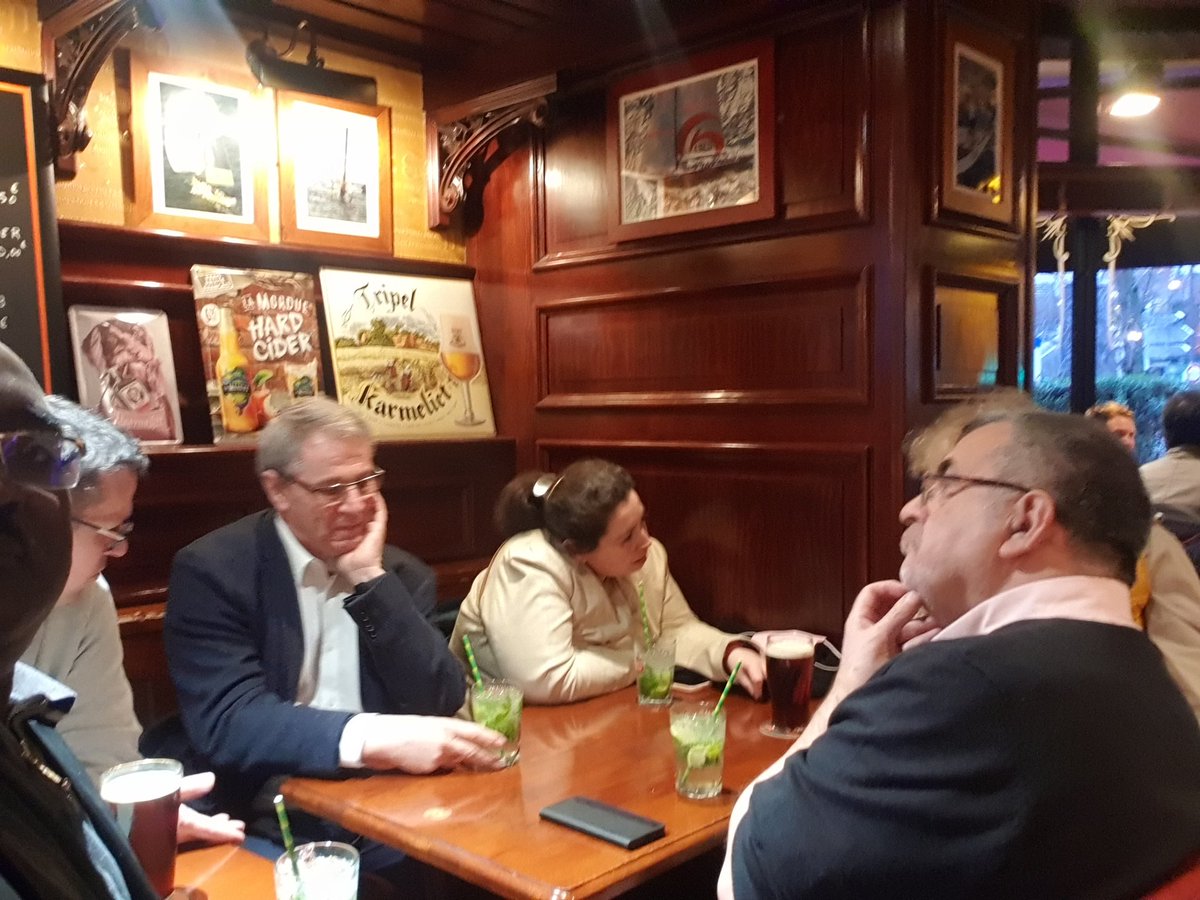 #colloquedu11mars.  Enfin les retrouvailles avec les acteurs du monde ambassadeurs Orange : innovation est au coeur de la construction du futur ., dont les germes sont déjà là dans la team historique !