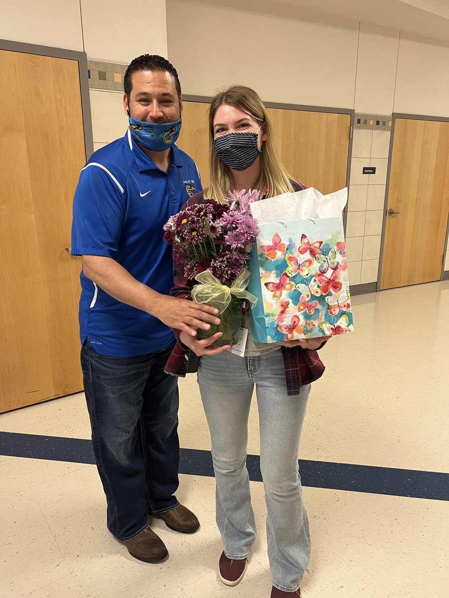 DVISD_DMS's tweet photo. Happy Social Worker Day!
Thank you Mrs. Sher for all that you do for students and community @ Dailey Middle School.
#DaileyPrideAllDay #Socialworkerappreciation https://t.co/V7u9ZiEtuS
