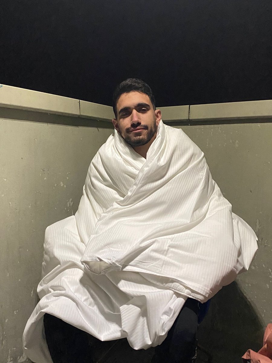 ValravnEsport's tweet photo. [#R6LAN]

The feeling of winning your first match nice and clean😁

GGWP to @Team_LeiSuRe we win 7:5 on Oregon✊

#weAREvR #RCADIASiegeChampions #matchday https://t.co/6sv6Tzbrua
