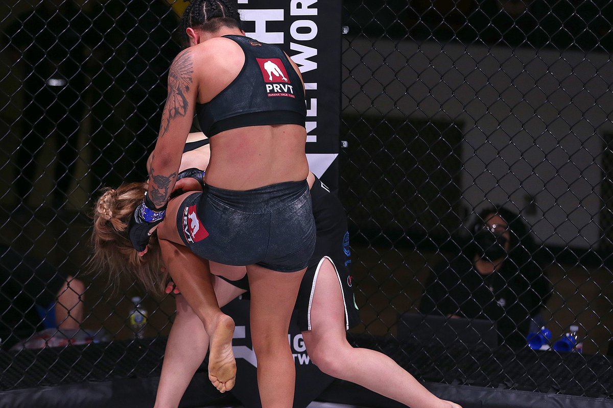 InvictaFights's tweet photo. The co-main event was an absolute war. 😱🤯 #InvictaFC46 https://t.co/YwW1btACeo