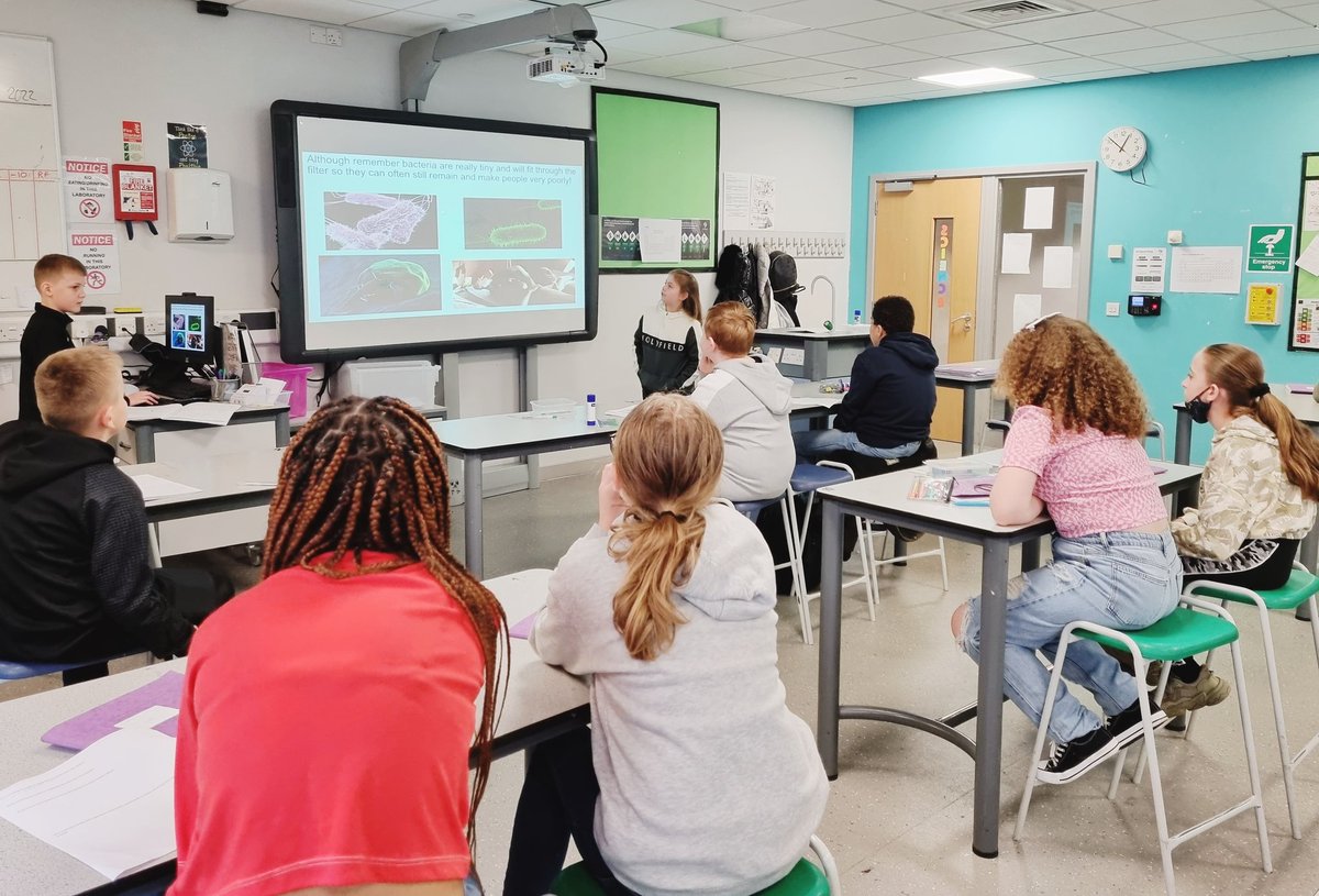 When you see a future teacher in action. This little Miss <a href="/OfficialNUSA/">NUSA</a> was awesome today😍 Her questioning technique, getting peers to read aloud and use of praise was fab! Shows that pupils are learning from us all the time, not just the curriculum content but life skills too😊