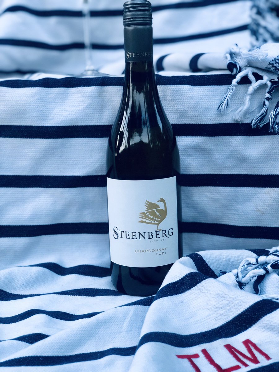 TsepangMolisana's tweet photo. That Friday Feeling

An evening at home with the recently released @SteenbergWines Chardonnay 2021, made under the helm of celebrated winemaker @ElundaBasson 

It certainly brought a few rays of light 

#Steenberg https://t.co/fIxTpjbFDO