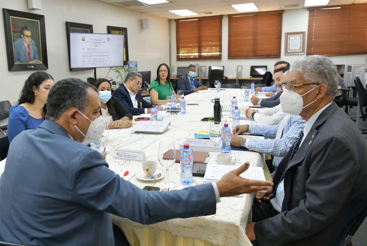 En el encuentro el director de la escuela, Felipe Carvajal, rindió un informe sobre las actividades académicas que se están desarrollando y las actividades que se ejecutarán en el próximo cuatrimestre.