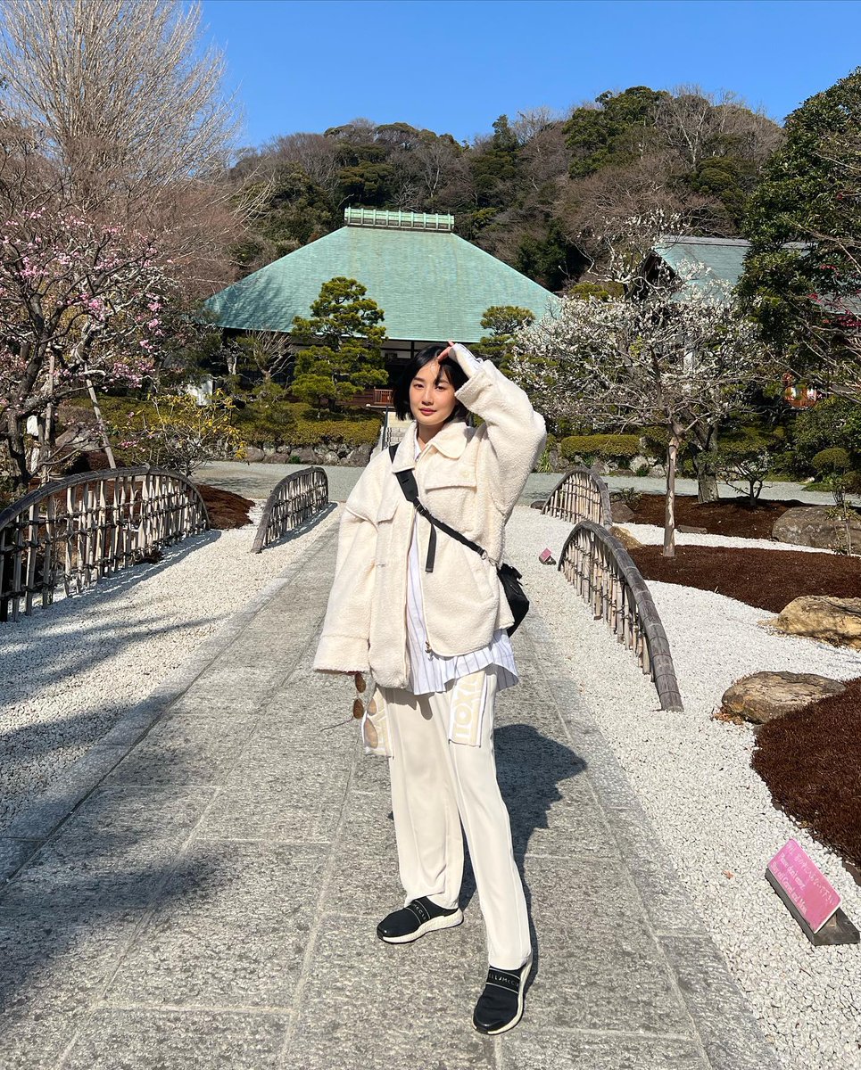 onriedo16's tweet photo. #Repost @kaho_takashima
ちょこっと遠出⛩

#鎌倉 #鎌倉観光 #ootd #japanesegirl #japantravel #japantrip #whiteootd https://t.co/Dn4v1gsJAF