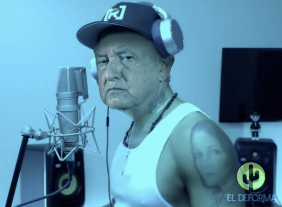 AMLO escribiendo la carta para el Parlamento Europeo: