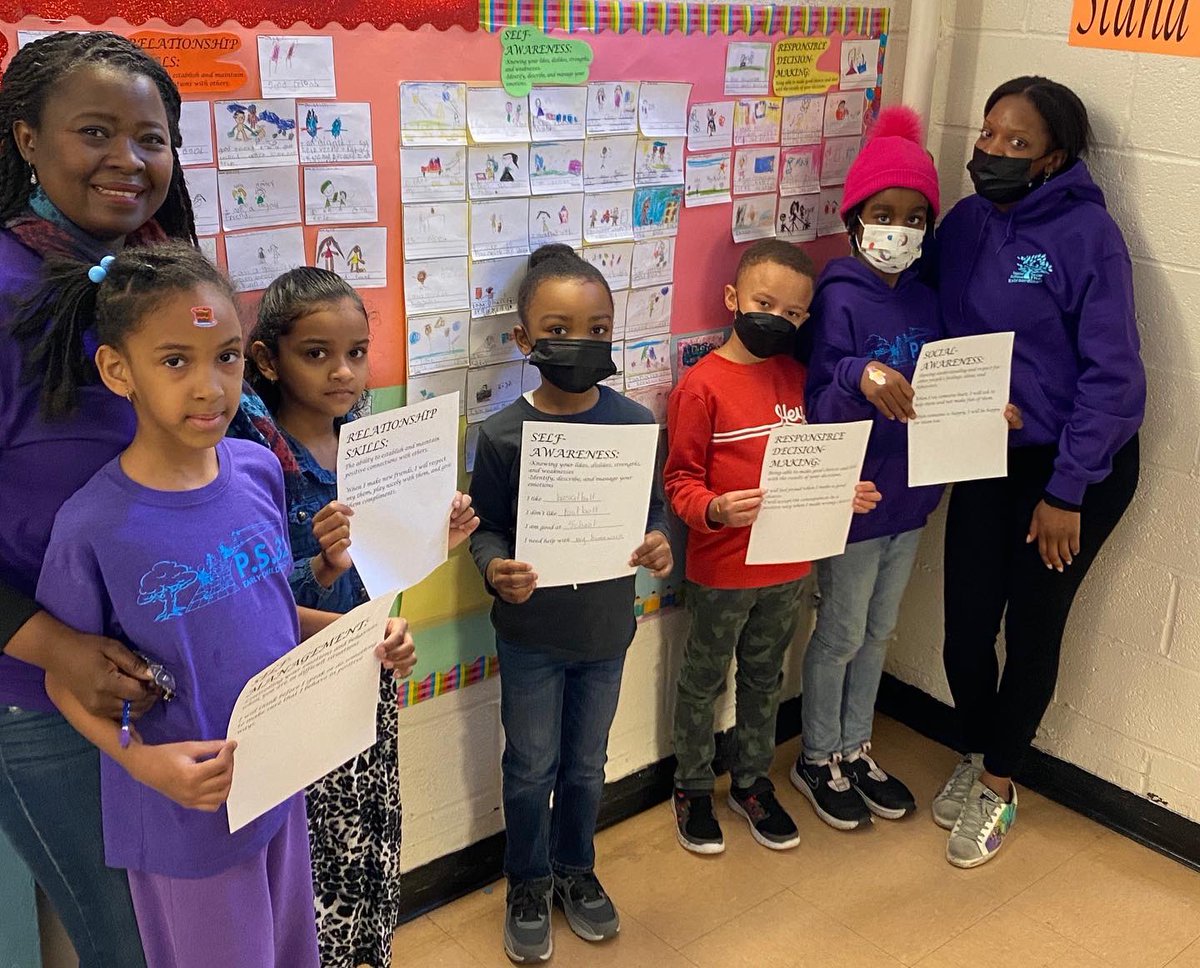 KPs326's tweet photo. In observance of SEL(social emotional learning) day, Ms. D and Ms. Hodges worked with K-2 students to create a SEL Patch Quilt that illustrates the 5 competencies of SEL. #ps326 #SELDAY @District22BKNY @NYCSchools https://t.co/njuuSVfsOb
