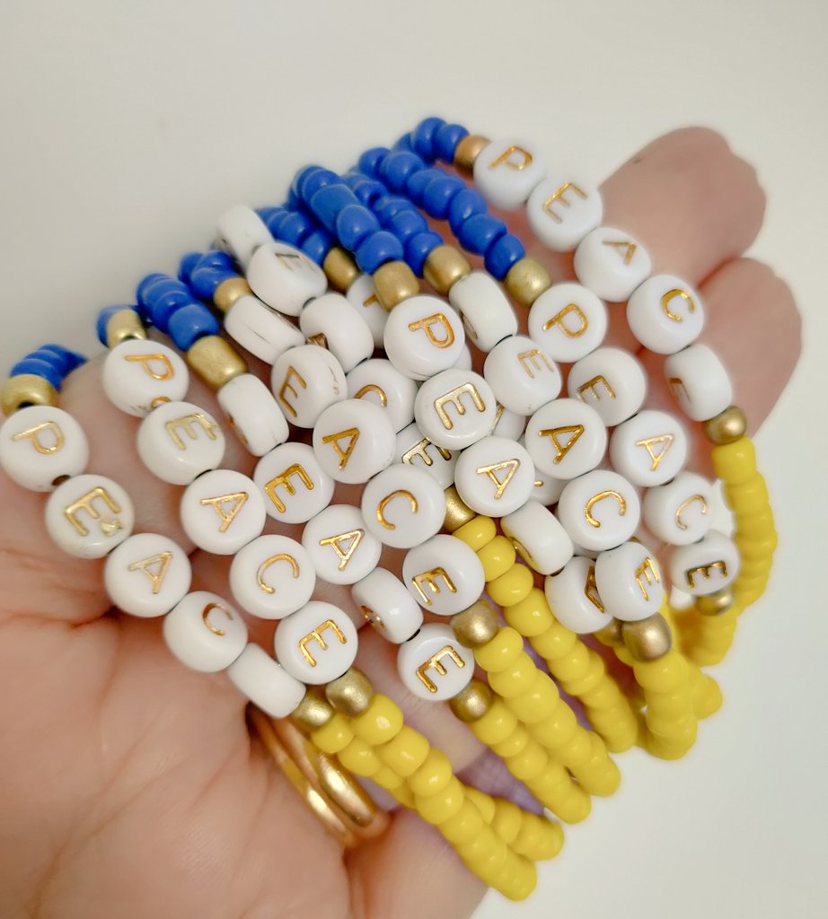 Seguimos a tope con nuestra campaña solidaria #pulserasxUcrania
Un empujoncito de color en medio de tanto dolor 💙💛
 + Info y podéis comprarlas en este link 
diecisietecosas.com/pulserasxucran…