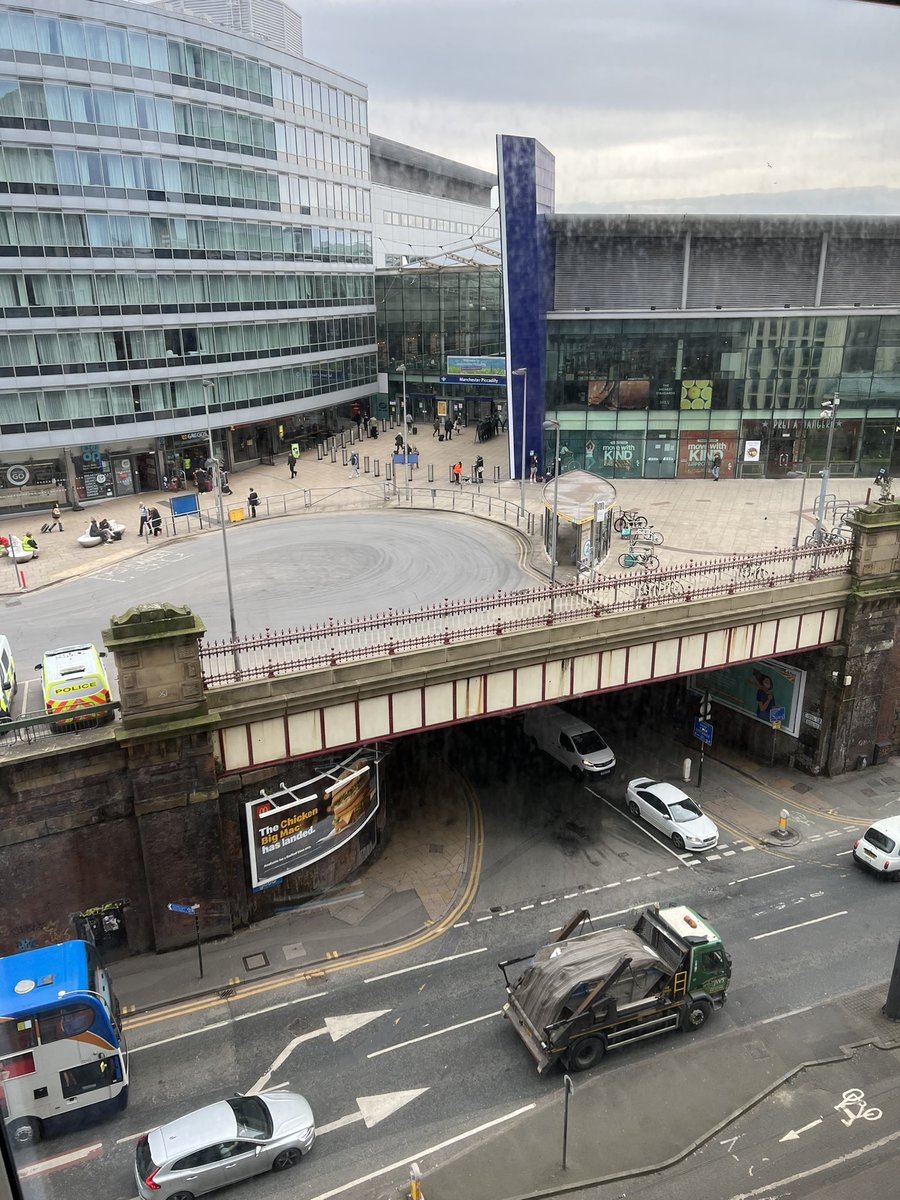 LongsonAmy's tweet photo. Such a good feeling to be back in the office today! I’m blessed to be part of another fab team! @jacquipollock @chrissylomas1 @angeladboyle Brian and Evie! #nhsei #personalisedcare 
The view for the desk 🙌🏼 https://t.co/2yj3KDNHm8