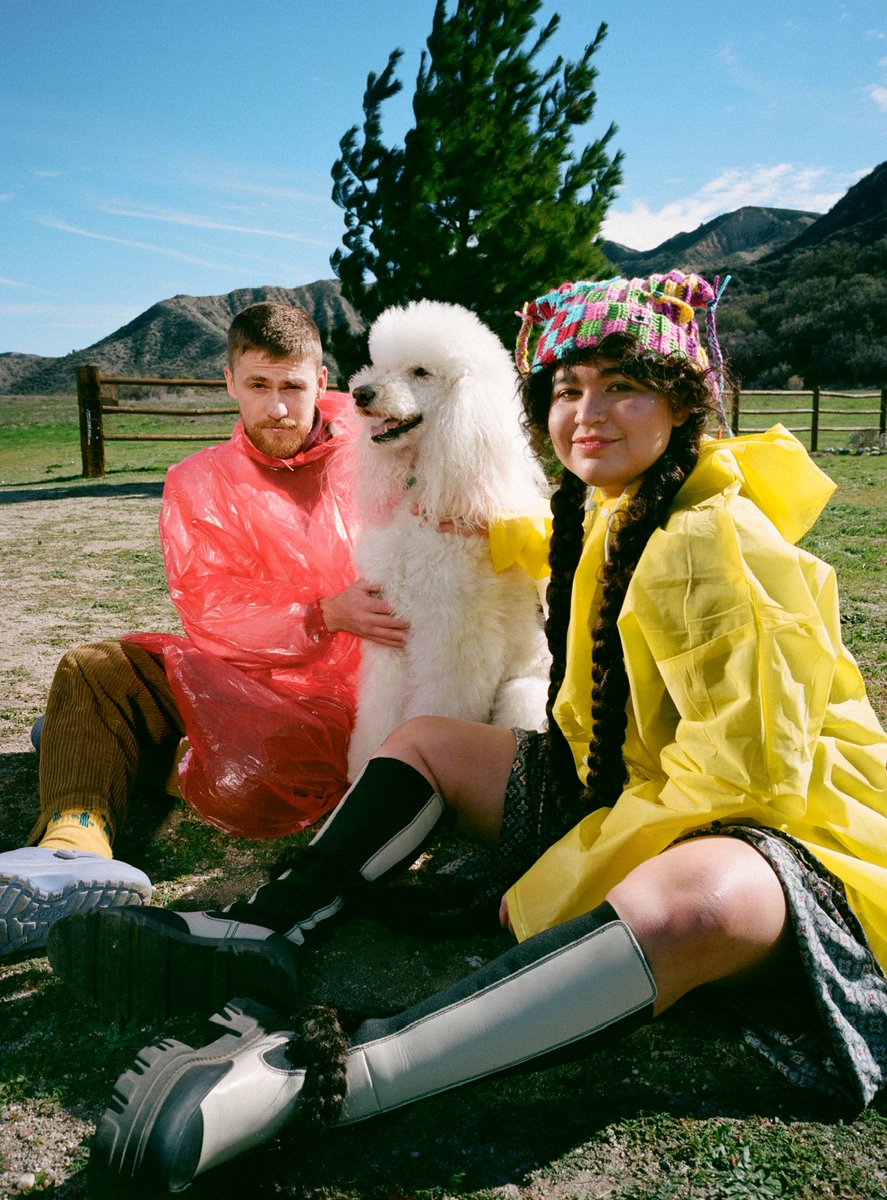 remiwolf's tweet photo. Met up with Sven at the Silverlake Pool and Inn, talked about life, drank a piña colada, saved a bee from drowning, and 3 hours later we had a song. POOL out on 3/17 @still_woozy 🍹🍹🍹 https://t.co/qrwikD0sTU