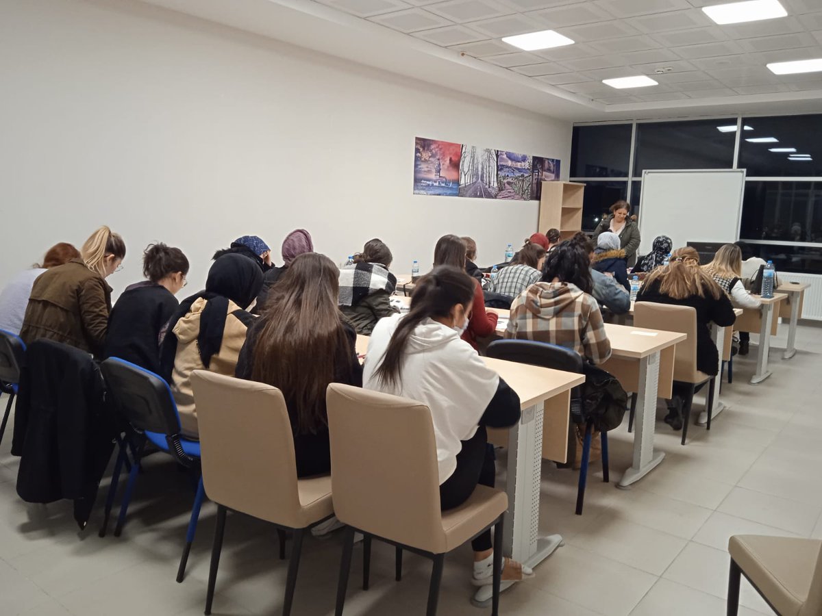 NevsehirKYGM's tweet photo. Kapadokya Yurdu öğrencilerimiz "İşaret Dili Kursu" bitirme sınavında✏
#BenimYurdumKYK
#KYKAkademi https://t.co/s0hexxL0Xh