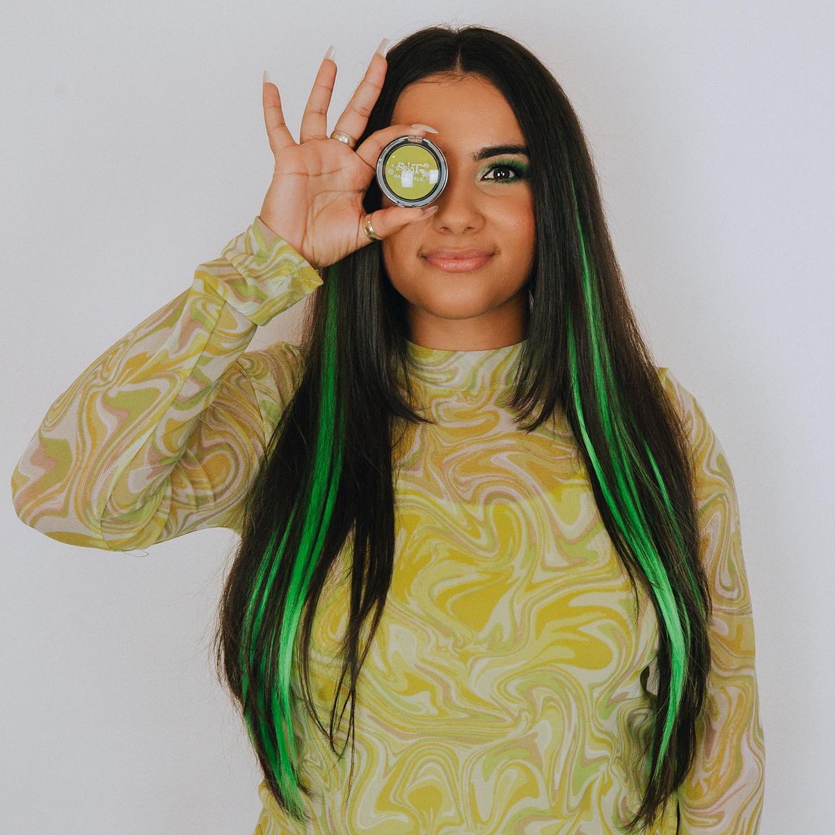 imofficialchika's tweet photo. ✨I am thrilled to announce that I’m partnering with @splathaircolor, the #1 bold hair color brand. Splat® has empowered me to be myself and express myself to the world through their bold hair color products.✨
What’s your favorite Splat® shade?🌈
#officialchika #ad #splatsquad https://t.co/A4tgMmb5i9