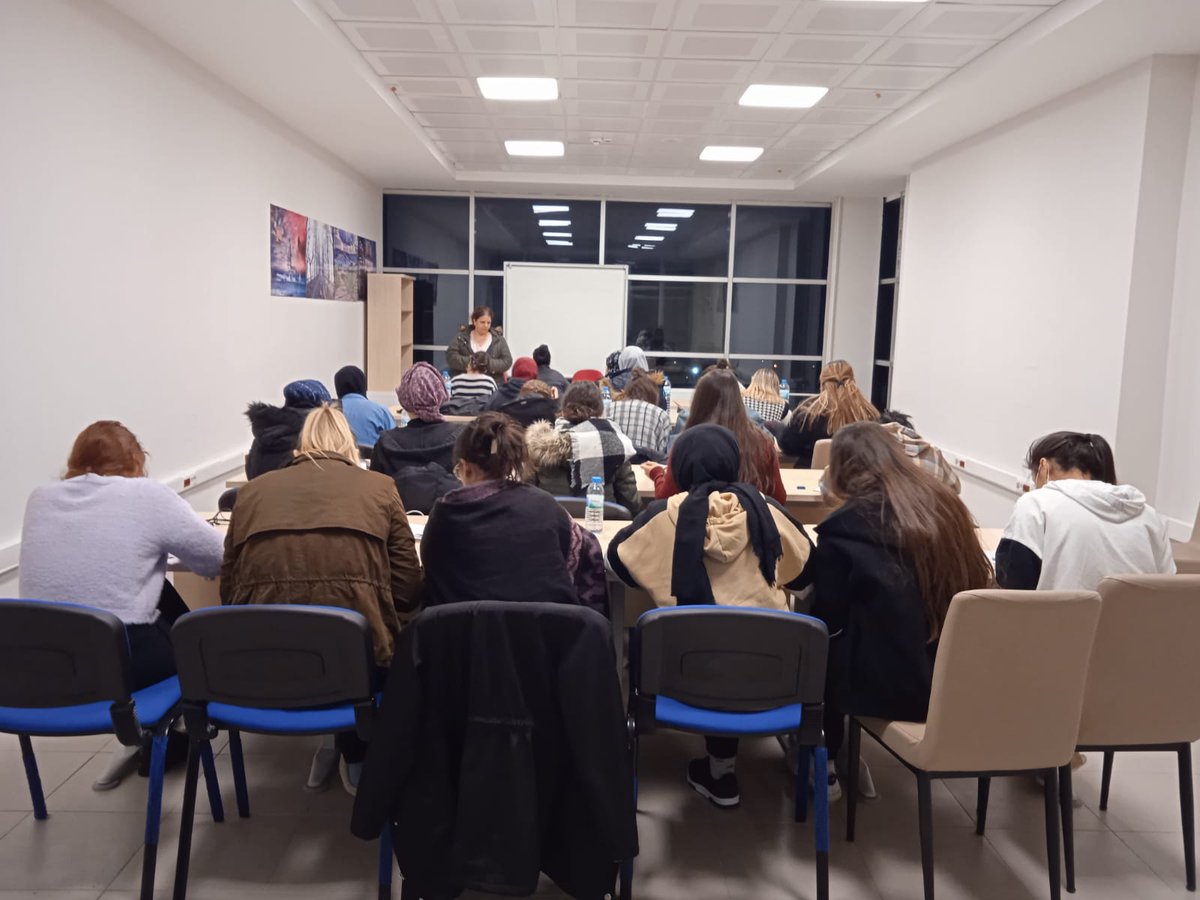 NevsehirKYGM's tweet photo. Kapadokya Yurdu öğrencilerimiz "İşaret Dili Kursu" bitirme sınavında✏
#BenimYurdumKYK
#KYKAkademi https://t.co/s0hexxL0Xh