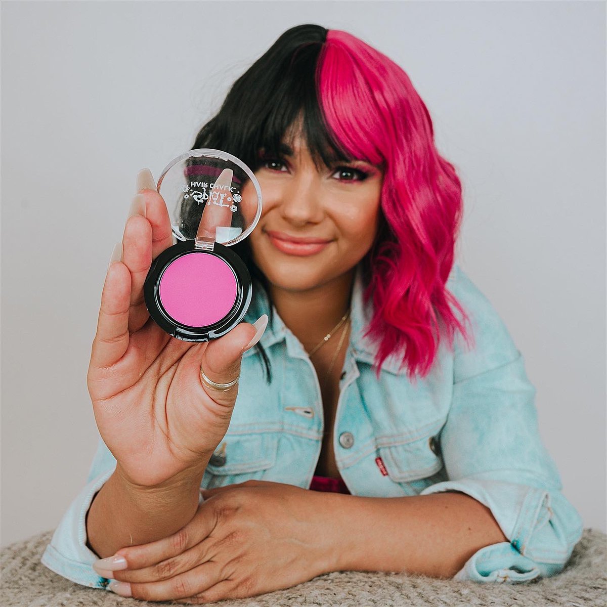 imofficialchika's tweet photo. ✨I am thrilled to announce that I’m partnering with @splathaircolor, the #1 bold hair color brand. Splat® has empowered me to be myself and express myself to the world through their bold hair color products.✨
What’s your favorite Splat® shade?🌈
#officialchika #ad #splatsquad https://t.co/A4tgMmb5i9