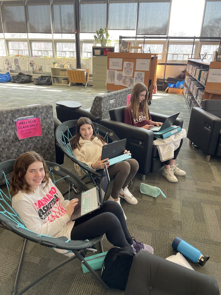 LibraryEms's tweet photo. Reading, presenting &amp; sticking together! #LibraryMediaCenter https://t.co/oBi9eZ9bh7