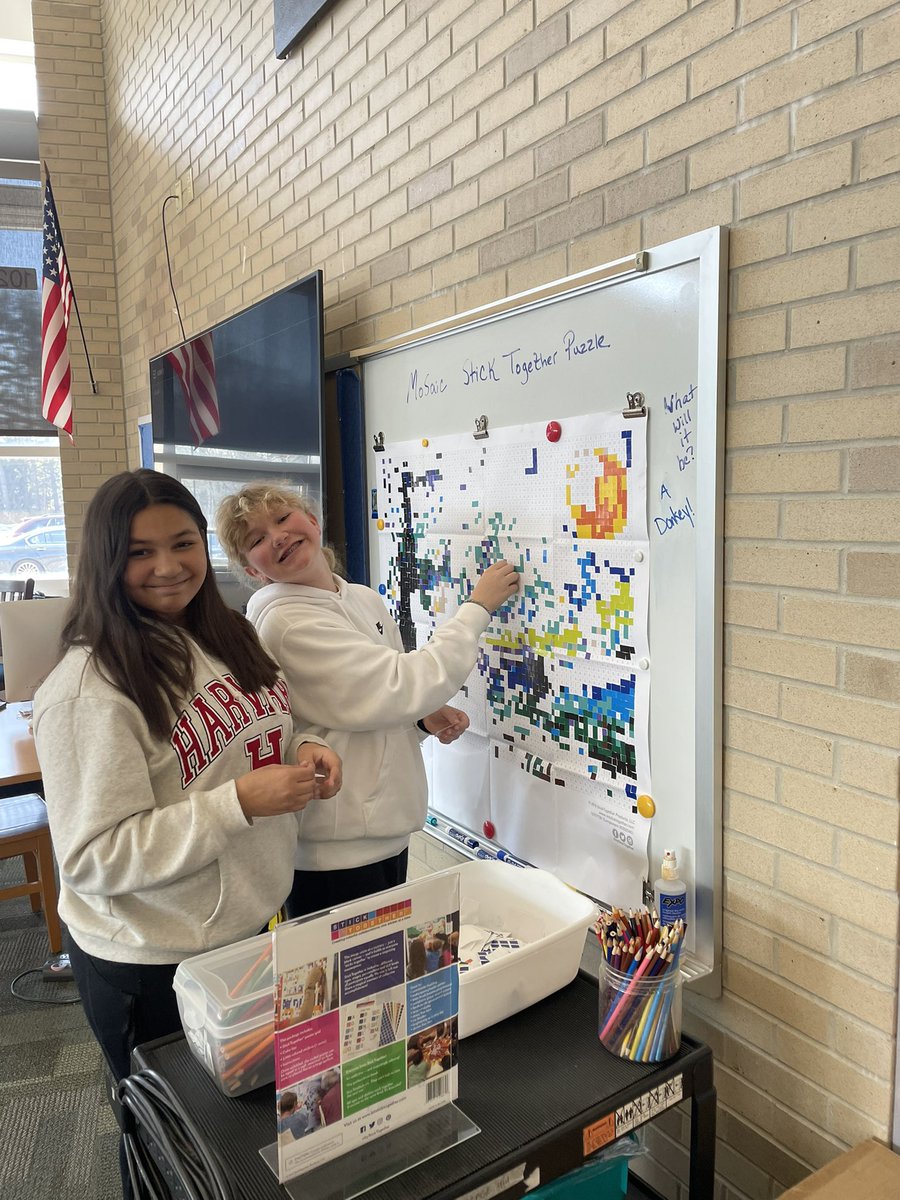 LibraryEms's tweet photo. Reading, presenting &amp; sticking together! #LibraryMediaCenter https://t.co/oBi9eZ9bh7