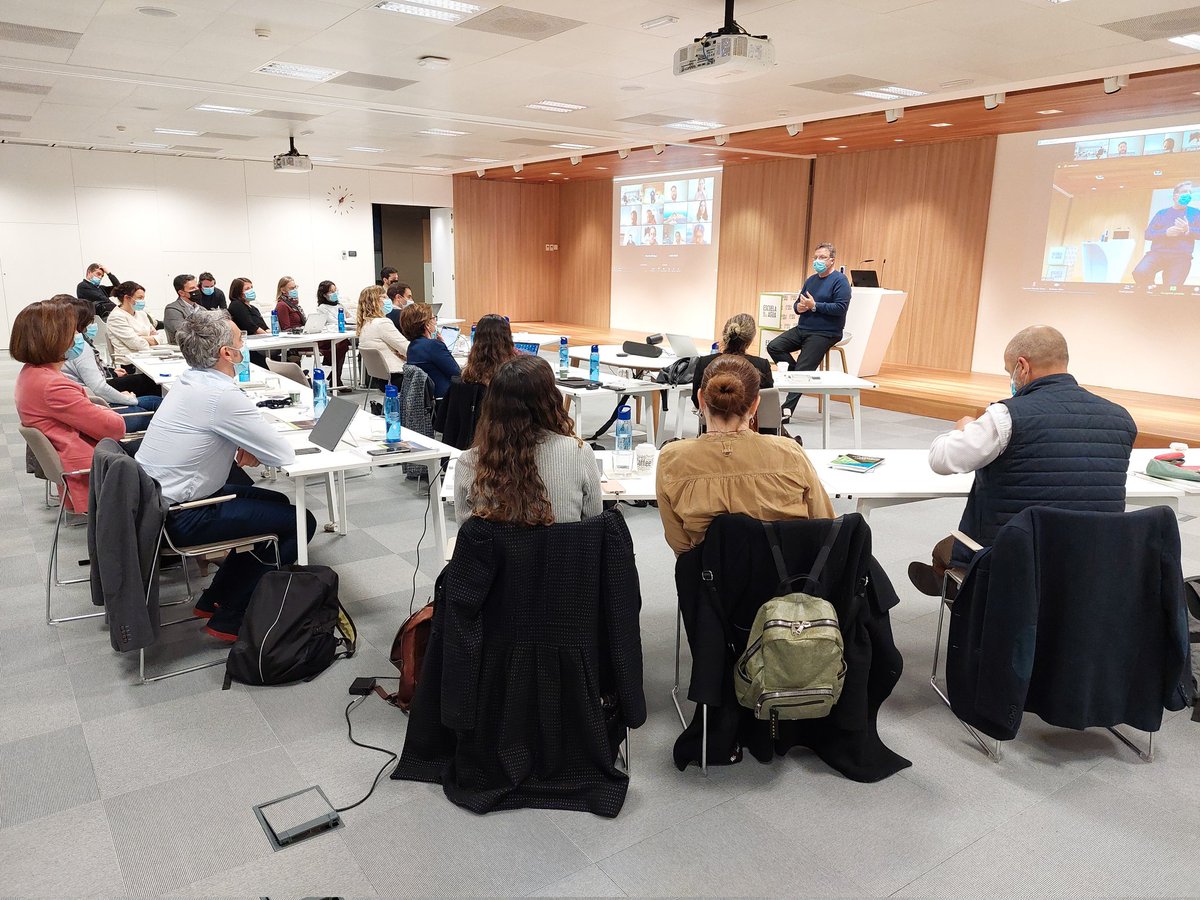 Cerramos la primera edición del #PDDNegociosSostenibles, un éxito compartido de <a href="/bsm_upf/">UPF-BSM</a> y @_EscueladelAgua. Gracias <a href="/Marcosguren/">Marcos Eguiguren</a> <a href="/Jaime_Batlle/">Consultor RRHH</a> <a href="/FXMayne/">Francesc Mayné</a> y <a href="/clausenmoni/">Mónica Pérez Clausen</a> por vuestra dirección académica.