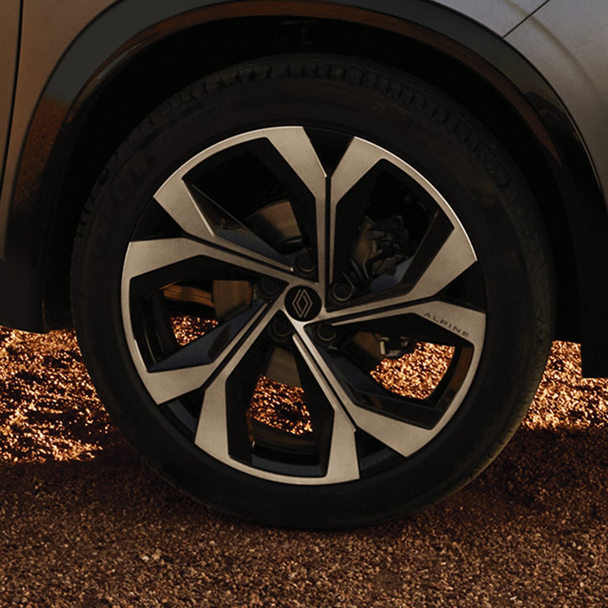 renault_uk's tweet image. all new Renault Austral SUV E-Tech hybrid #espritAlpine, the world premiere. satin grey tint, esprit Alpine monogram, front bumper with sport blade, 20” daytona alloy wheels and much, much more.
#techcontrol #takecontrol #Renault #Austral #ETech #hybrid #Alpine #SUV