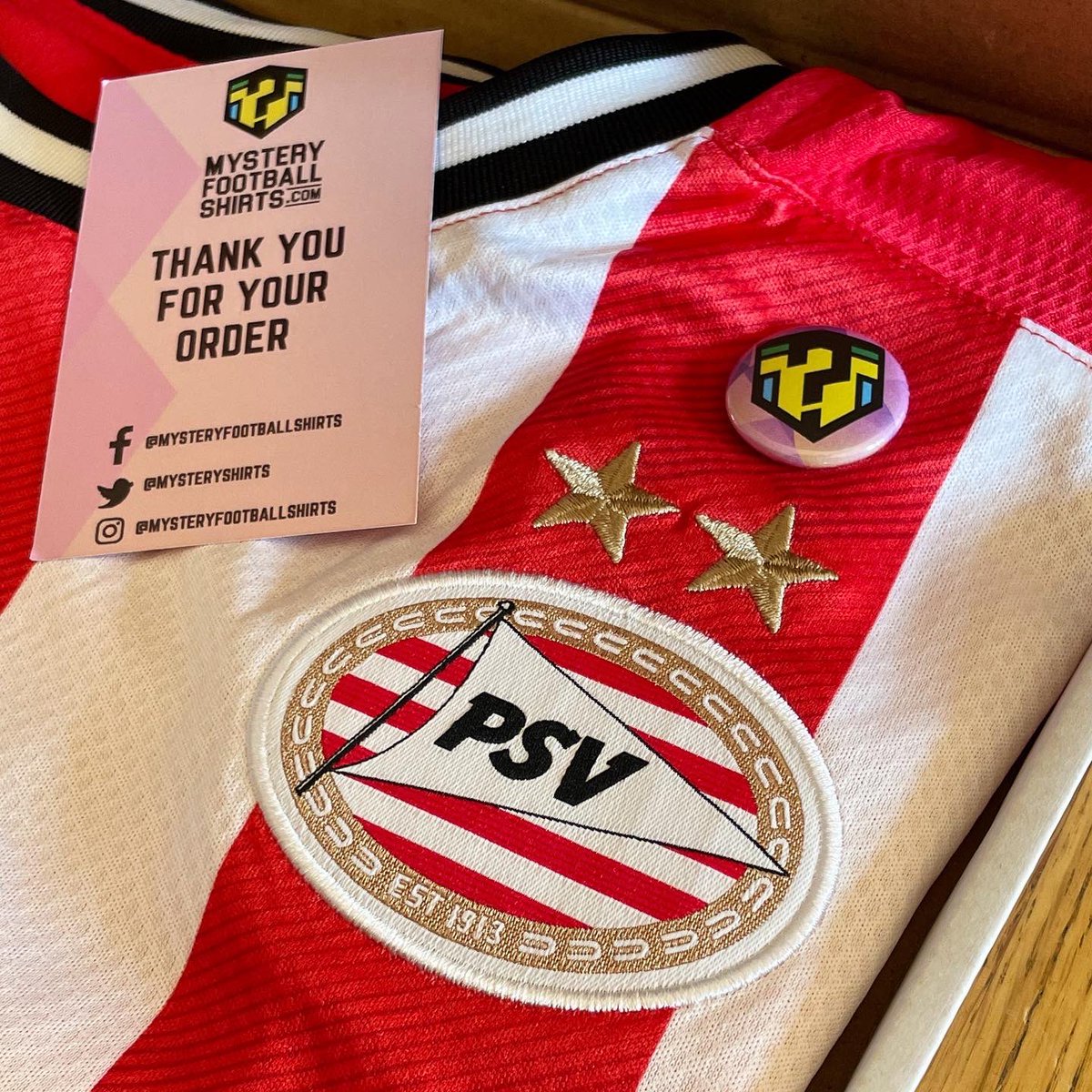 mysteryshirts's tweet photo. 🚨 GIVEAWAY! 🚨

It’s Friday! So we’re giving away a Football Shirt Mystery Box! 🔥 

All you have to do is this!
Retweet This Tweet 🔁
Follow Us ✅

Winner will be announced Sunday at 6PM ⏰ 
Good Luck! 🍀

https://t.co/UQXMLO9nmy 📦 https://t.co/KhzCd2EwUA