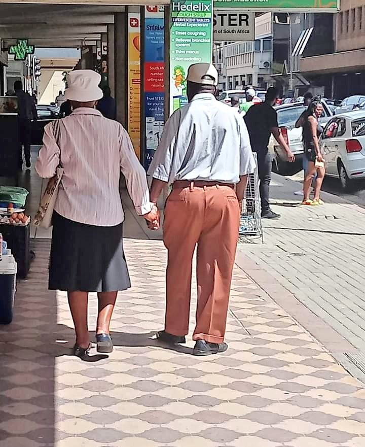 thuso_thelejane's tweet photo. Forget about cheating 
Babe lets grow old, together ❤ https://t.co/XFkVDFgrCI