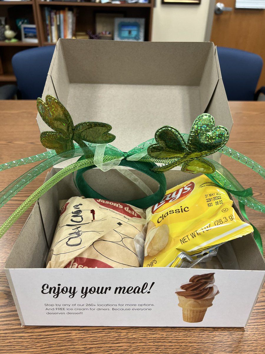 Wernekea's tweet photo. Thank you to our amazing @hebron9th Sunshine committee and @mrsjfeagins for the lunch! #WorkingLunch #SpringBreakIsAlmostHere ππ https://t.co/9DxyHTD09Z