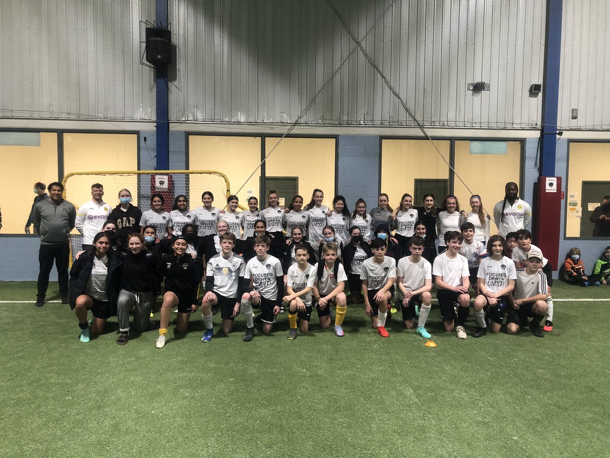 bvbiawaterloo's tweet photo. Our players were very excited to have @CoachDru21 and Florian attend their training sessions over the last couple of days. Thank you Dru and Flo for talking with the players, inspiring them, and introducing them to #TheBvBWay! Looking forward to see you again soon! https://t.co/KVUdwUbfzt