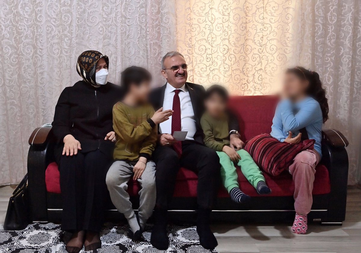 munirkaraloglu's tweet photo. Yüzlerinde bir tebessüm olabiliyorsak ne mutlu…

Yetimlerimize sahip çıkmaya devam edeceğiz.

#BaşımGözümÜstüne https://t.co/7oEmiYmvui