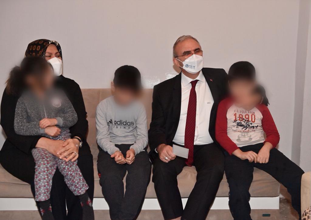 munirkaraloglu's tweet photo. Yüzlerinde bir tebessüm olabiliyorsak ne mutlu…

Yetimlerimize sahip çıkmaya devam edeceğiz.

#BaşımGözümÜstüne https://t.co/7oEmiYmvui