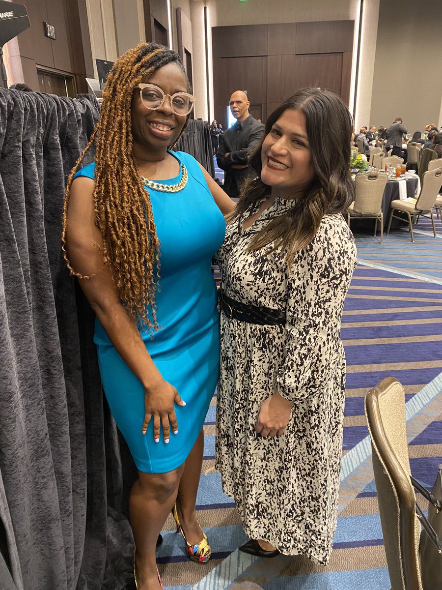 Leigha_Curry7's tweet photo. I love my sister! @EricaMGil #TDSFamily #BetterTogether #ESO3 We are #TeamHISD https://t.co/yEQ8ZHT4Nj