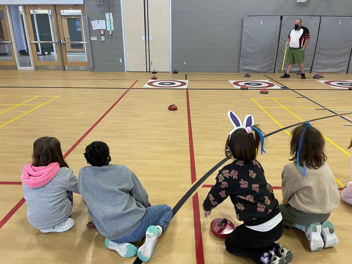 MsGaetan's tweet photo. Today for fun Friday we learned how to curl! What a fun and exciting experience it was with Rocks &amp; Rings!🥌 @StDanielTBirds https://t.co/OSc2EDSFnC