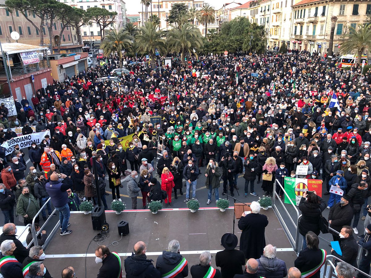 Cgil_Liguria's tweet photo. 🟥 Manifestazione in difesa della sanità pubblica: #CGIL #Savona presente! #Albenga #11marzo https://t.co/VKolNwcY69