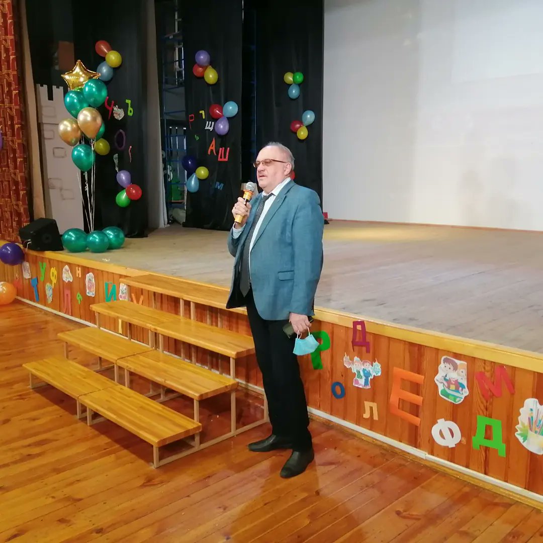 Первая книга первоклассников #мбушкола93 прочитана, и расставание с ней, педагоги сделали для ребят ярким событием. Праздник получился необычным и весёлым. Ребята участвовали в конкурсах, отвечали на вопросы, читали стихи о буквах, пели песни и даже танцевали #планета93