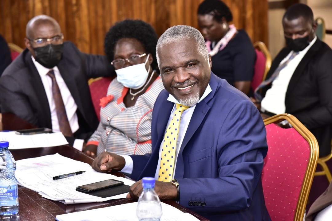 AcaaliMusana's tweet photo. Illustrating a critical point in a meeting needs an art. Investment must succeed in Uganda. https://t.co/DQUIuBfTTK