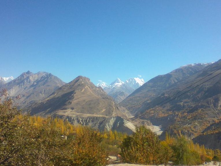 shaboo2222's tweet photo. The beginning of autumn in my home town is captured in this scenic photo https://t.co/i10MBAW341
