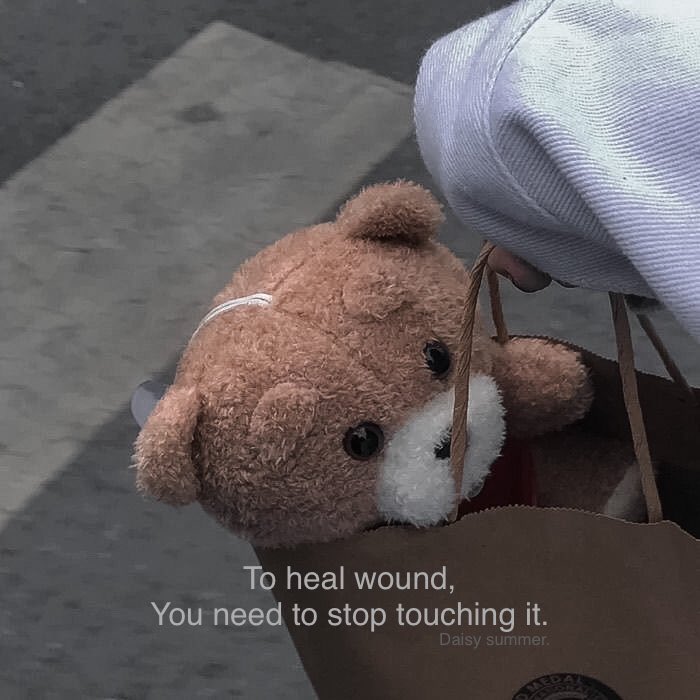 DaisySummer16's tweet photo. : To heal wound, You need to stop touching it.
: เพื่อจะรักษาให้แผลหายดี คุณก็ควรจะหยุดแตะมันอีก. 🤍🖤 #คําคมภาษาอังกฤษ #คําคมภาษาอังกฤษแปลไทย #คําคมความรัก #คําคมอกหัก #คําคมเศร้า https://t.co/wtDLbWwIPq