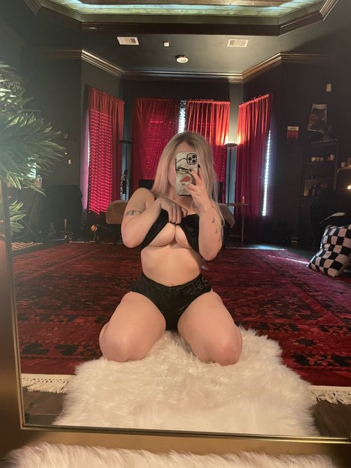 PH voting ends the 16th!! Remember you can vote once a day in each category, so I&rsquo;ll be voting for my<a href="/tag/yorforger"class="tags"><span>#yorforger</span></a>