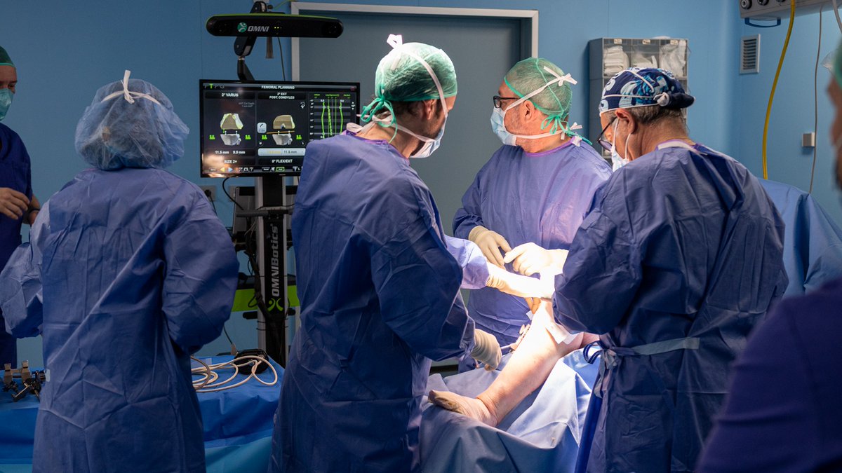 Hoy primera protesis de rodilla robotizada en <a href="/IMEDHospitales/">IMED Hospitales</a> Valencia #ServicioCOTDrSanchezAlepuz
Hacia la robotizacion en la cirugía protésica de rodilla y hombro 
Gracias a <a href="/DrCarlosMartinH/">Carlos Martín Hernández</a> por sus enseñanzas y colaboración y a
<a href="/MBA_eu/">MBA SURGICAL EMPOWERMENT</a>
#tecnologíapunta
#factorhumano
